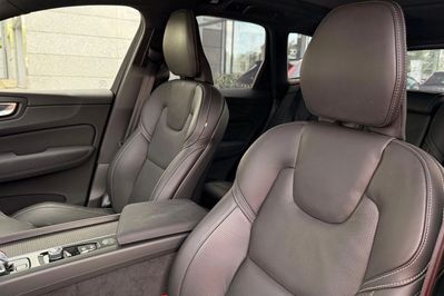 Volvo XC60 B5 B AWD Plus Black Edition