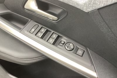 Peugeot 3008 GT 1.2 mHEV e-DCS6