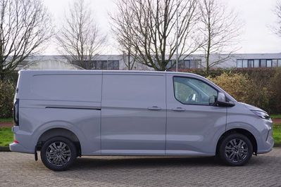 Ford Transit Custom 320 L2H1 Limited A8