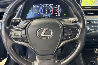 Lexus ES 300h Business Edition