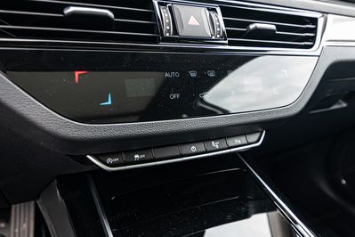 Hongqi HS5 2.0T AWD
