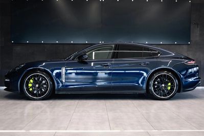 Porsche Panamera 4 E-Hybrid Platinum Edition