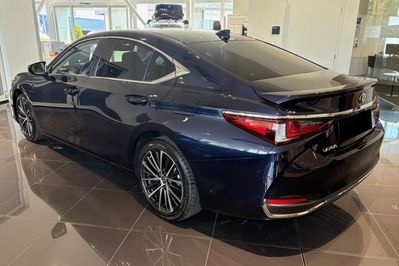 Lexus ES 300h Business Edition 2.5 E-CVT