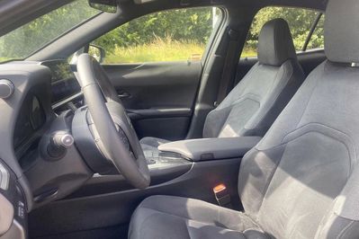 Lexus UX 300h Business