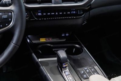 Lexus UX 300h AWD