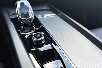 Volvo XC60 T8 Plug-In Hybrid AWD Ultra Black Edition