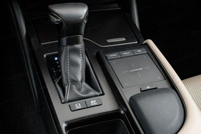 Lexus ES 300h Business Edition +