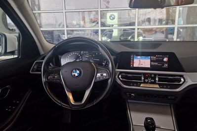BMW Seria 3 318i Advantage