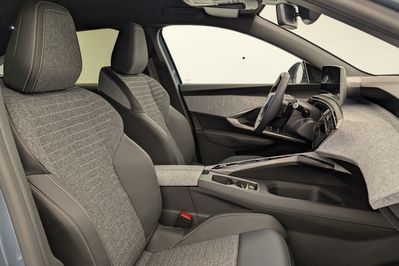 Peugeot 3008 ALLURE 1.2 mHEV e-DCS6