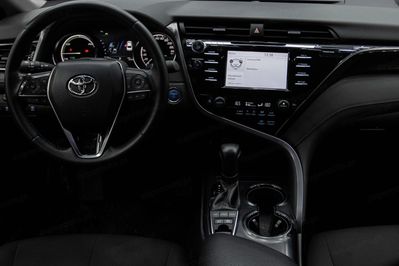 Toyota Camry 2.5 Hybrid Comfort CVT