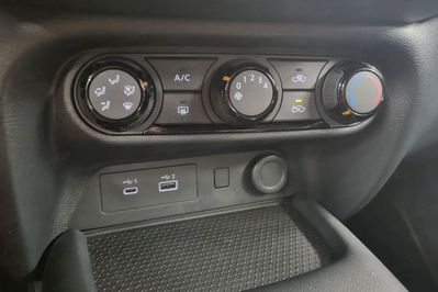 Nissan Juke Acenta 1.0 DIG-T  MT 2WD