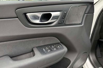 Volvo XC60 B5 AWD Plus Black Edition