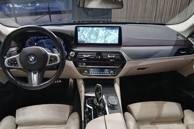 BMW Seria 5 530d xDrive Luxury Line