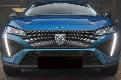 Peugeot 408 Business 1.2 mHEV e-DSC6