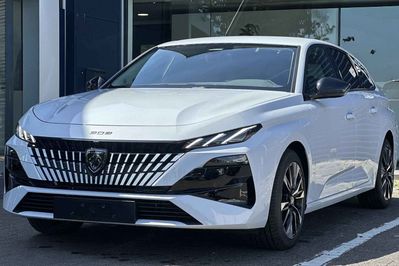 Peugeot 308 Allure EAT8 1.5 BlueHDi