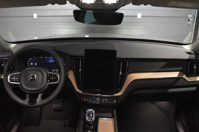 Volvo XC60 B5 B AWD Ultra Dark