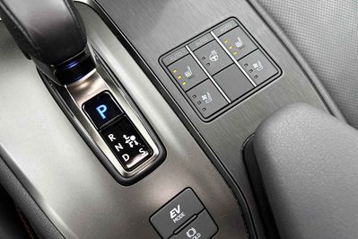 Lexus UX 300h F Sport 2.0 Hybrid Dynamic Force