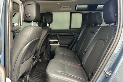 Land Rover Defender 110 3.0 P400 mHEV SE
