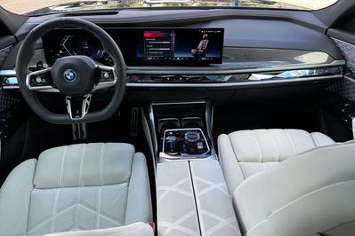 BMW Seria 7 M760e PHEV xDrive Individual Edition sport-aut