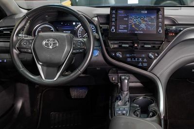 Toyota Camry 2.5 Hybrid Prestige Cvt