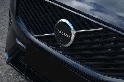 Volvo XC60 B5 AWD Ultra Dark
