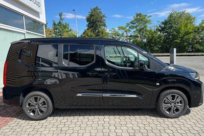 Toyota Proace City Verso Long VIP AT8