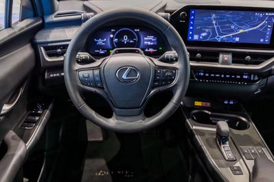 Lexus UX 300h F Sport Design