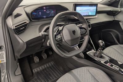 Peugeot 2008 ALLURE 1.2 PureTech