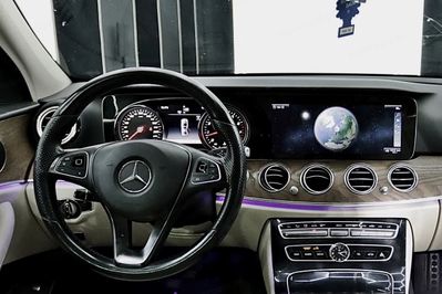 Mercedes Klasa E 300 9G-TRONIC