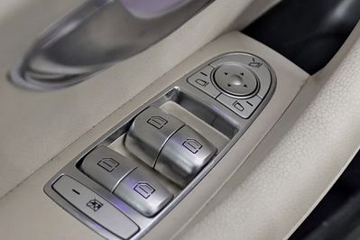 Mercedes Klasa E 300 9G-TRONIC