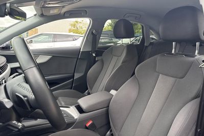 Audi A4 35 TFSI mHEV S tronic