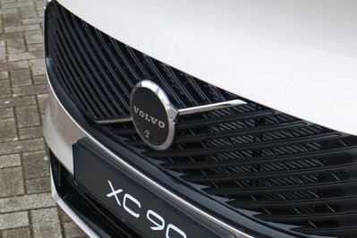 Volvo XC90 T8 AWD Plug-In Hybrid Ultra Dark 7os