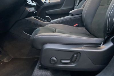 Volvo XC40 B3 B Plus Dark