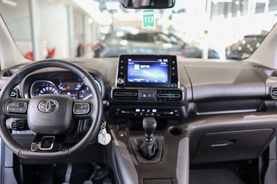 Toyota Proace City Verso 1.2 d-4T Family