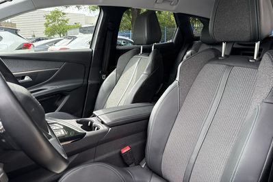 Peugeot 3008 Allure Pack 1.5 BlueHDi S&S EAT8
