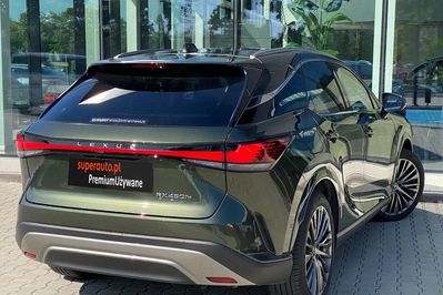 Lexus RX 450h+ Omotenashi