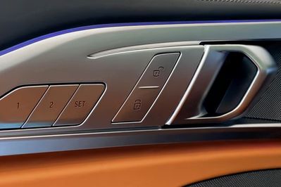 BMW Seria 8 840i xDrive Karbiolet