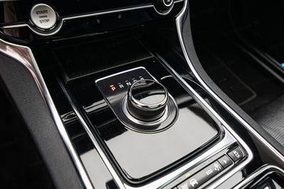 Jaguar XF 2.0 AWD R-Sport aut