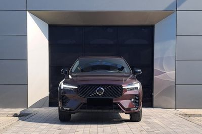 Volvo XC60 B5 AWD Ultra Dark