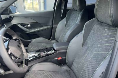 Peugeot 2008 GT Exclusive e-DCS6 1.2 PureTech mHEV