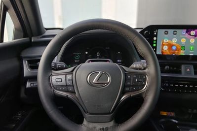 Lexus UX 300h F Sport Design