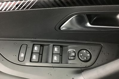 Peugeot 2008 ALLURE 1.2 PureTech