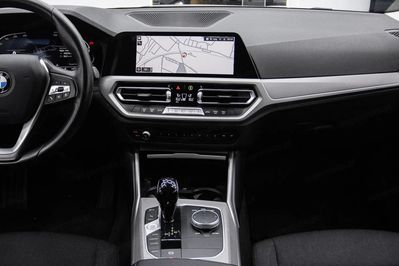 BMW Seria 3 318i Advantage aut