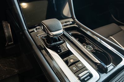 Hongqi H6 2.0T Deluxe DSG