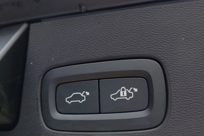 Volvo XC60 T8 Plug-In Hybrid AWD Ultra Black Edition aut