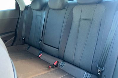 Audi A4 35 TFSI mHEV S Line