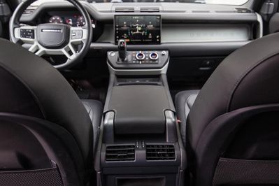 Land Rover Defender 130 3.0 D300 mHEV X-Dynamic HSE