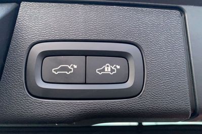 Volvo XC60 B5 B AWD Plus Dark aut