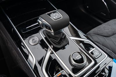 Hongqi HS5 2.0T AWD