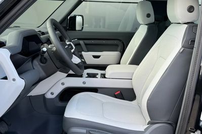 Land Rover Defender D250 mHEV S